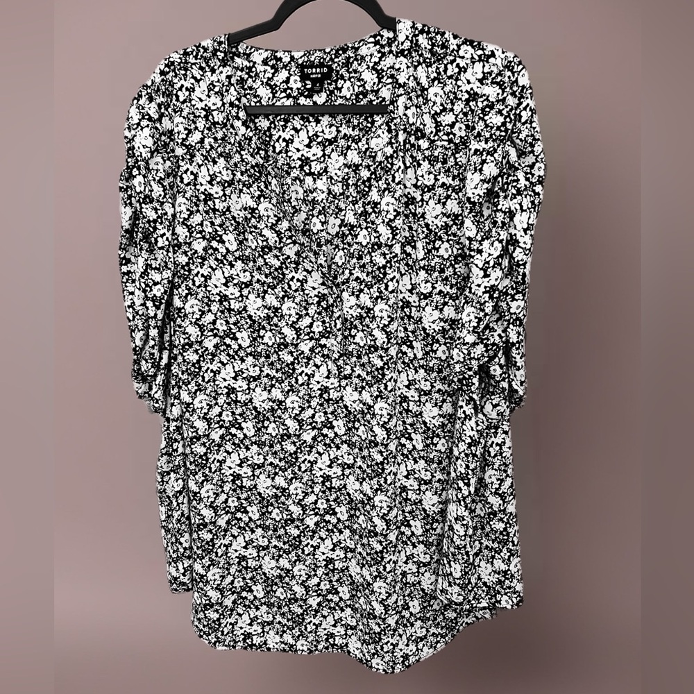 Torrid Plus Size Black and White Floral Blouse, Size 4